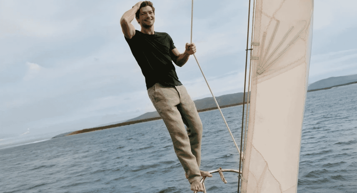 Luca Faloni linen trousers featuring a sharp press and side adjusters