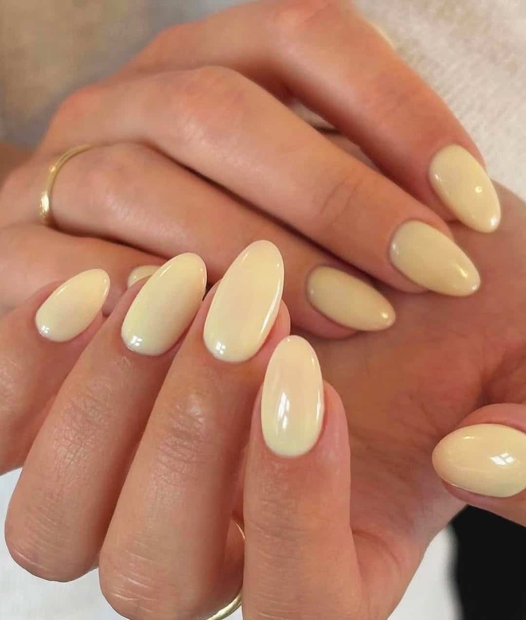 16 Chic Butter Yellow Nail Designs for 2026